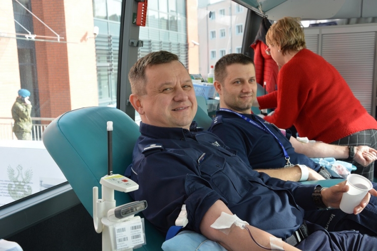 policjanci_oddali_krew