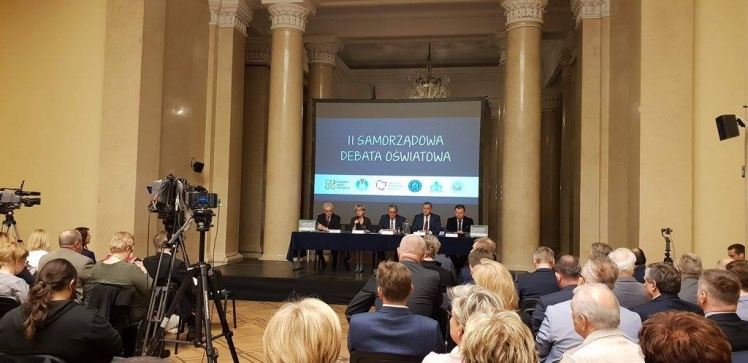dyskutowali-o-oswiacie