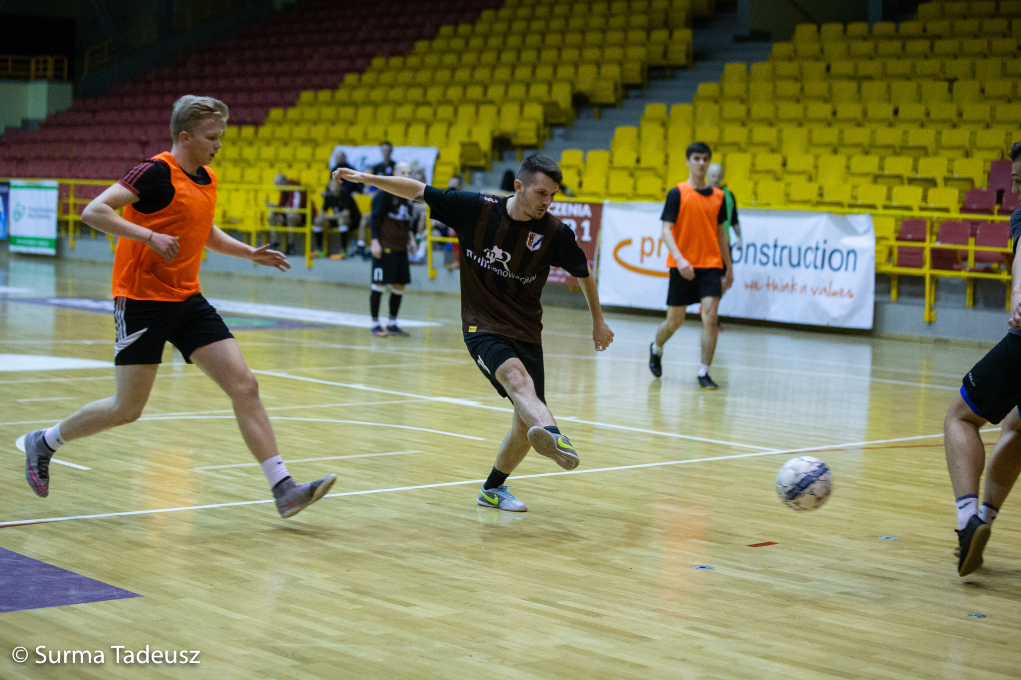 halp-kompletuje-druzyny